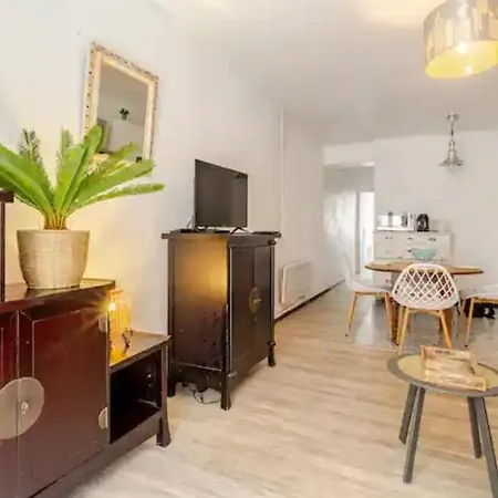 Pillement 1-t2-balcon Avec Garage Privé Optionnel-centre Historique Et Plages à 21km ! Apartamento