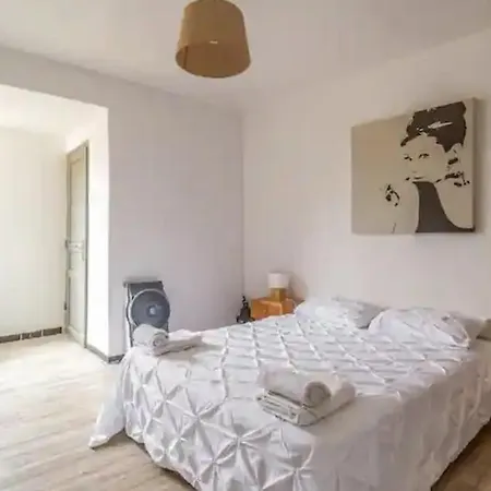 Le Transversal 1 -balcon-garage Privé Optionnel -centre Historique-plages à 21km ! Pézenas