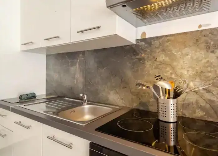 Le Transversal 1 -balcon-garage Privé Optionnel -centre Historique-plages à 21km ! * Pézenas