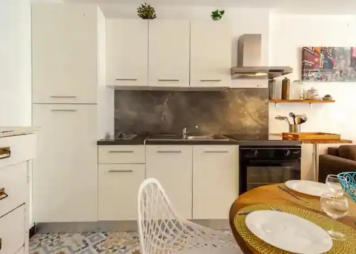 Le Transversal 1 -balcon-garage Privé Optionnel -centre Historique-plages à 21km ! Appartement Pézenas